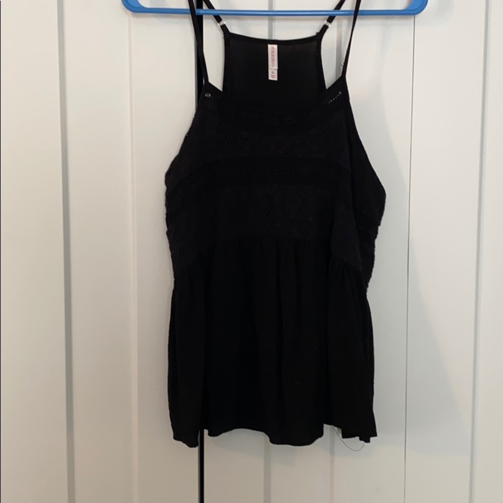 Black cropped style tank